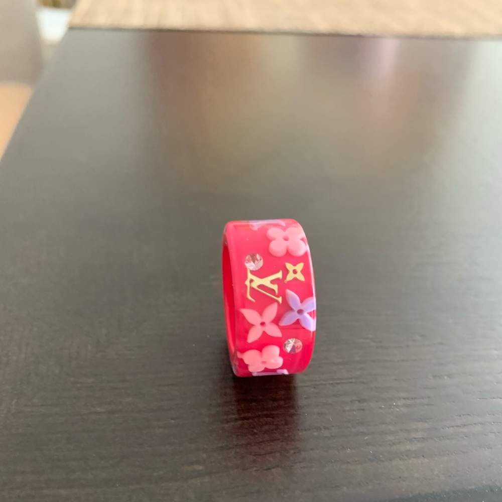 LV Ring